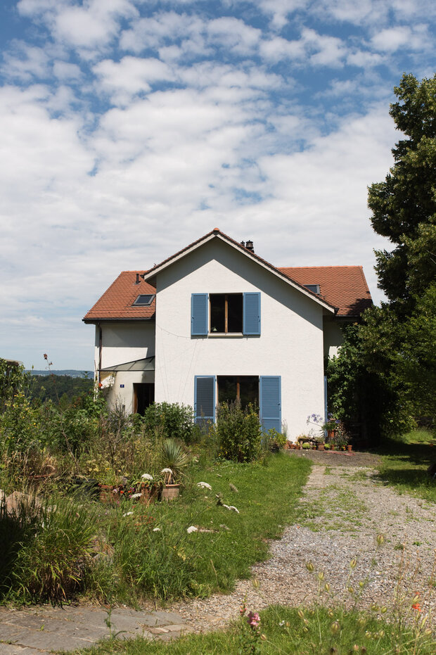 Mitbewohnerin für WG-Haus am Stadtrand gesucht