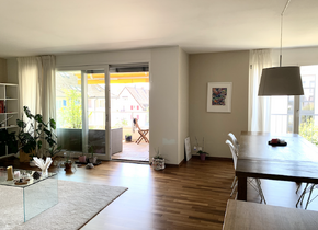 Helle 3.5 Zimmer Wohnung für 4 Monate zur Untermiete