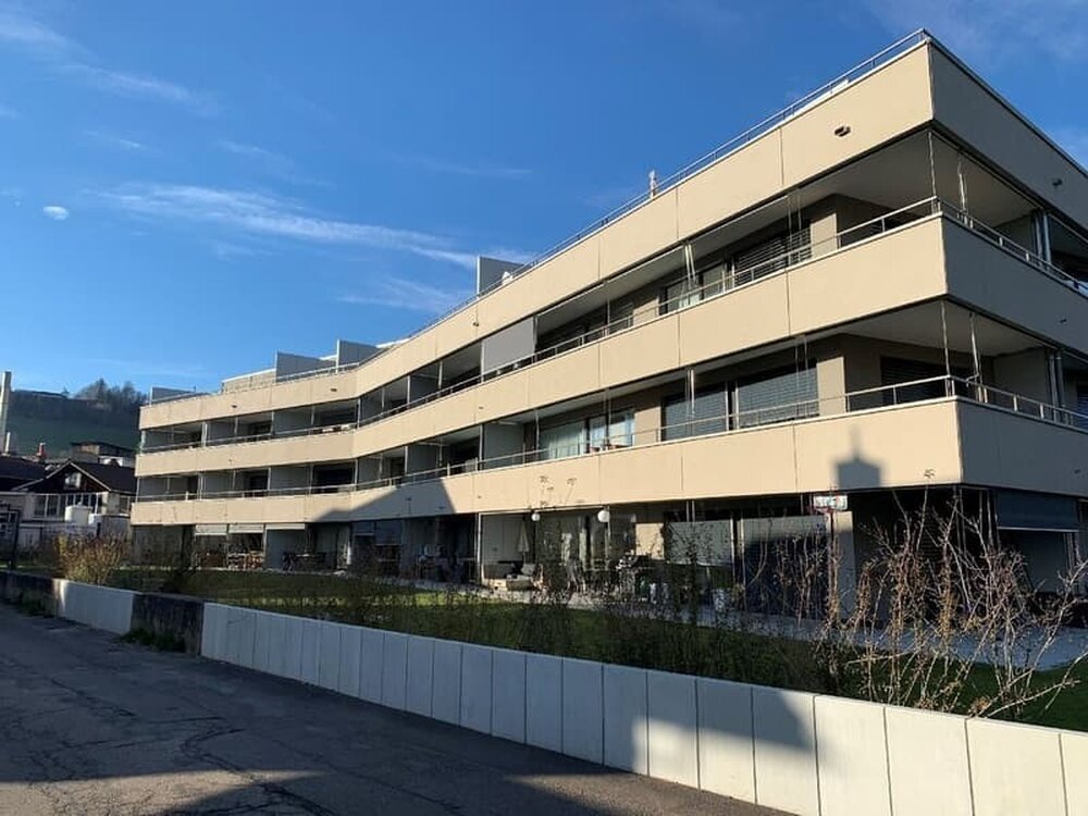 Moderne 2.5 Zimmer Wohnung mit eigenem Waschturm