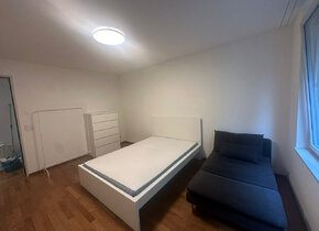 Separates Zimmer und Bad in 3.5 Zimmerwohnung - Baujahr...