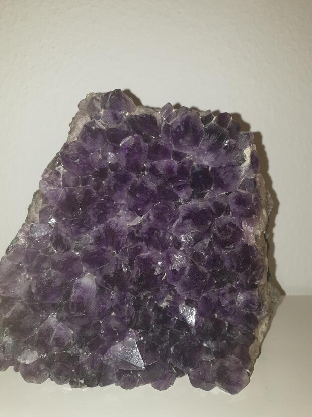 Seltener schwerer Amethyst Stein!
4500 Gramm