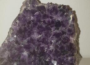 Seltener schwerer Amethyst Stein!
4500 Gramm