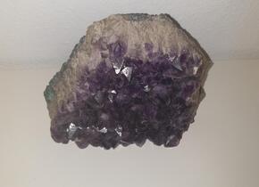 Seltener schwerer Amethyst Stein!
4500 Gramm