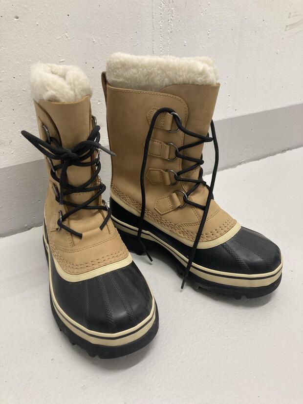 SOREL CARIBOU / NEW - SIZE 37.5