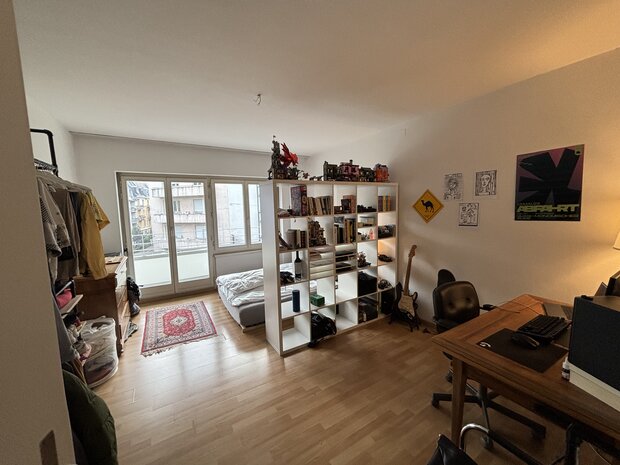 Helles WG-Zimmer in einer 5.5 Zimmer Wohnung im Herzen von Wiedikon