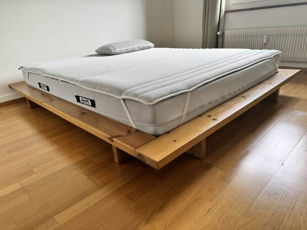 Holzbett "Japan Bett" von Karup Design mit Matratze von Bett1 - Minimalistisches Design, 160x200 cm