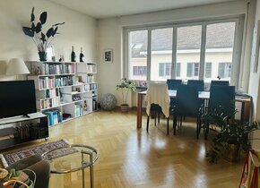 Wunderschöne 2.5 Zi Wohnung mitten in der Stadt