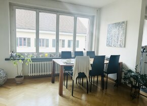 Wunderschöne 2.5 Zi Wohnung mitten in der Stadt