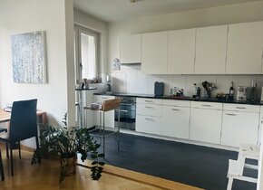 Wunderschöne 2.5 Zi Wohnung mitten in der Stadt