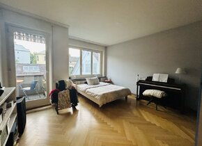 Wunderschöne 2.5 Zi Wohnung mitten in der Stadt