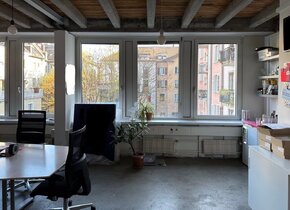 Büro mit Atelieratmosphäre im Zentrum (Kreis 4)