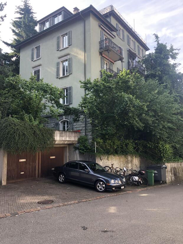 Tausche Dach-2,5 Zimmer-Stadtwohnung gegen etwas Ruhiges im Grünen am See.