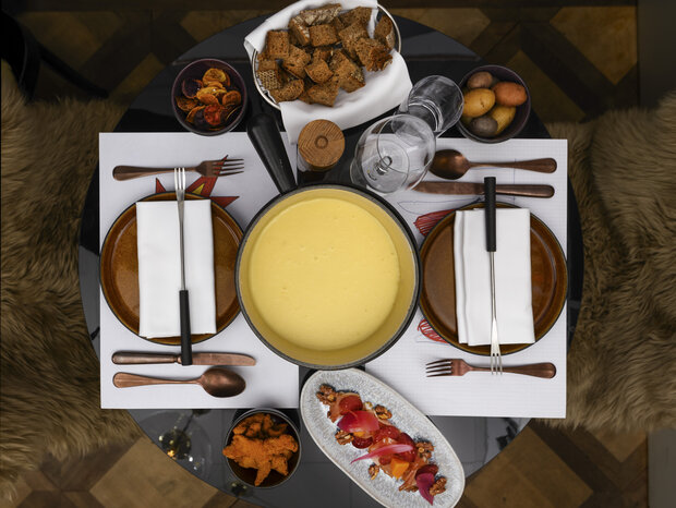 Pop Up Fondue Châlet "Helvti-Chäschtli"