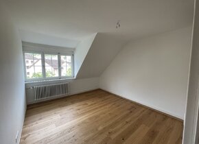 Mitbewohnerin gesucht in wunderschöner 4-Zimmer Wohnung...