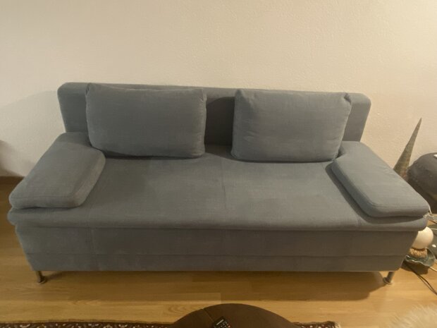 Schlafsofa - Stoffbezug 
Auf Grund Umzug, möchte ich das Sofa abgeben.