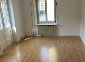 Tolle 3.5-ZW mit grossem Balkon und schöner Aussicht