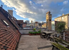 Sanierte 3-Zimmer-Wohnung mit Dachterrasse nahe Bahnhof