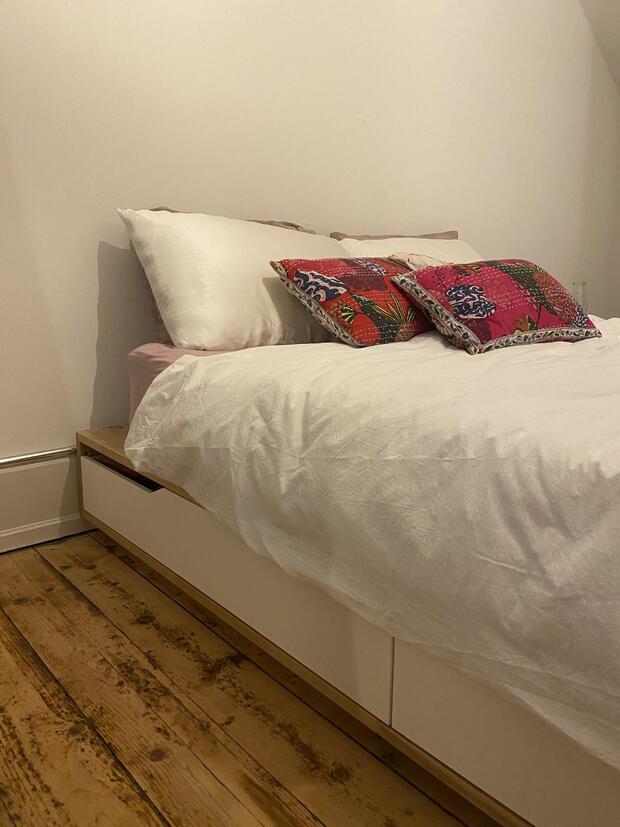 Urgent due to move out! IKEA mandal bed - 160x200cm