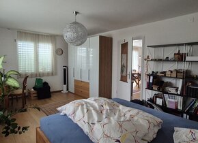 Moderne 2.5 Zimmer-Wohnung mit grossem Sitzplatz ab...