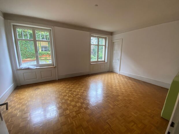 Schönes, großes befristetes Altbau-WG-Zimmer im Kreis 7...