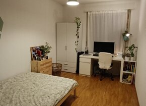 2 Zimmer in 4er-WG zu vermieten