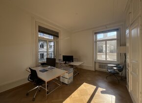 Lichtdurchflutetes Büro in Bürogemeinschaft