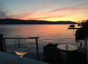 Schönes Zimmer mit Blick auf den See und Badeplatz