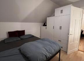 Charmante, helle 4-Zimmer Altbauwohnung in ruhiger und...