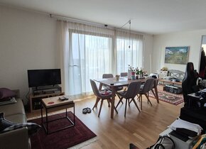 Moderne 2.5 Zimmer-Wohnung mit grossem Sitzplatz ab...