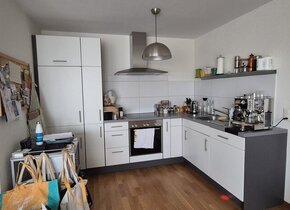 Moderne 2.5 Zimmer-Wohnung mit grossem Sitzplatz ab...