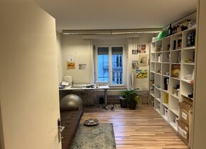 Bürozimmer (15m2) an Toplage