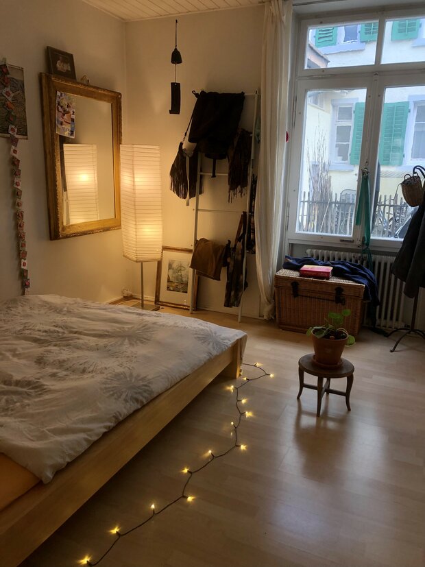 Cute room near Stadelhofen, *temporary* :)