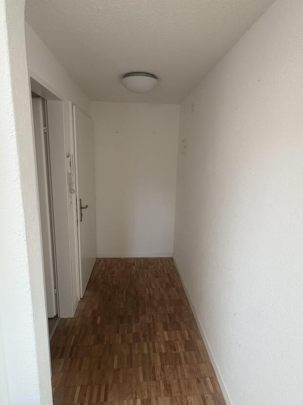 3 Zimmer- Dachwohnung im lebendigen Kreis 4 per 15.01.2025